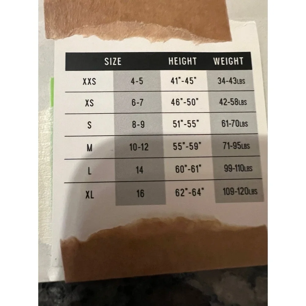 Girls size 16 shorts‎ (2077)